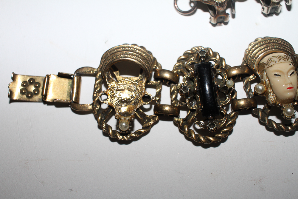 Vintage Unmarked Set in the Style of Selro