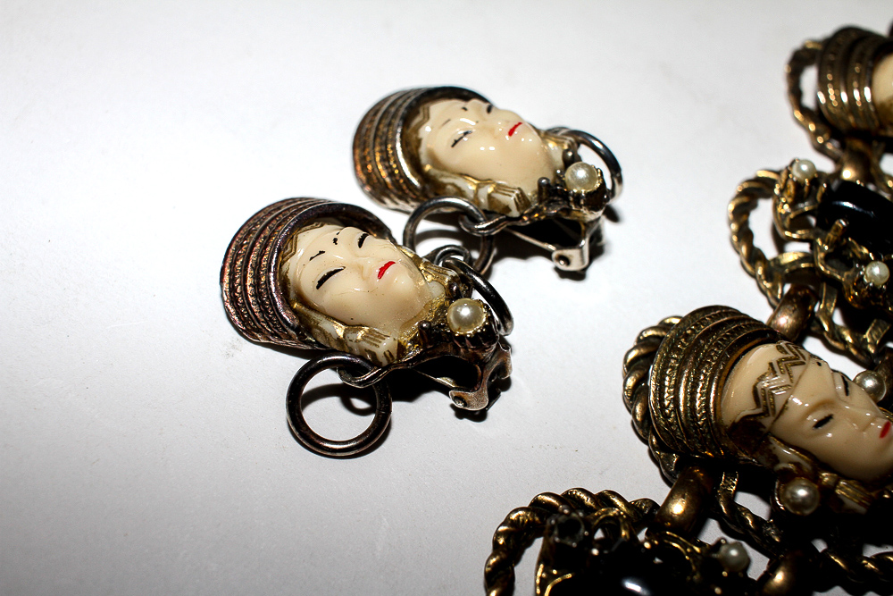 Vintage Unmarked Set in the Style of Selro