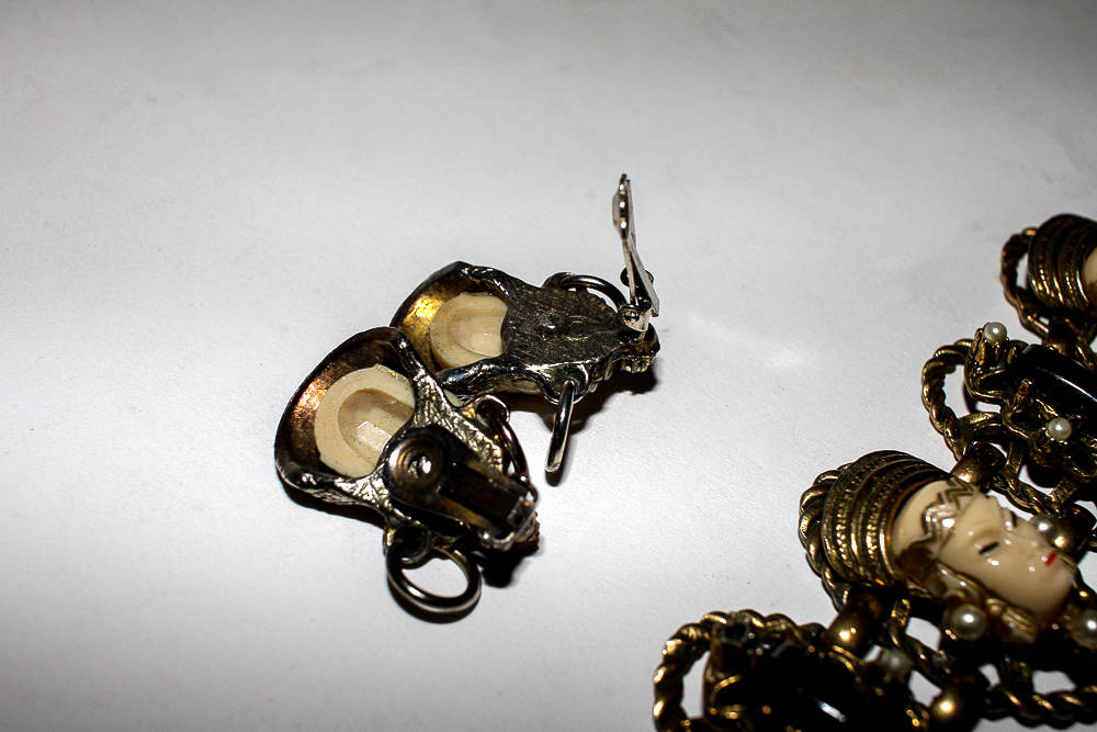 Vintage Unmarked Set in the Style of Selro