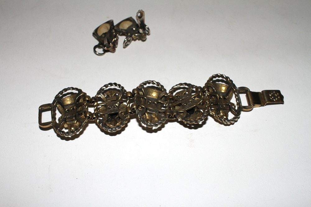 Vintage Unmarked Set in the Style of Selro