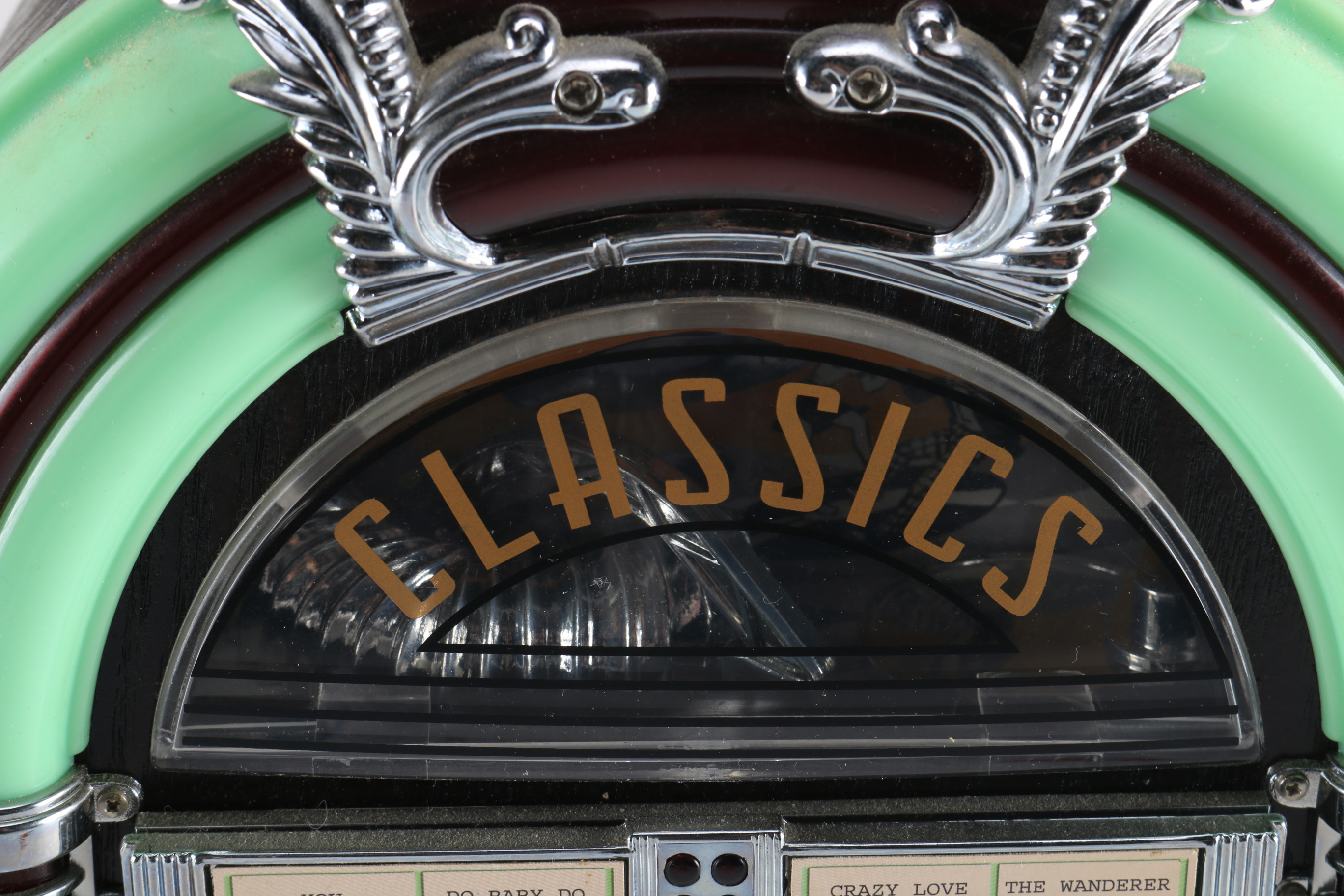 Nostalgia Classics Tabletop Jukebox CD Player and Radio