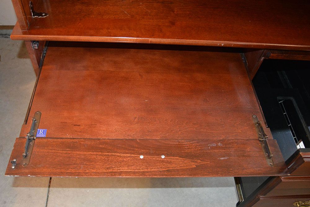 Riverside Furniture Veneer Roll Top Computer Desk with Chair