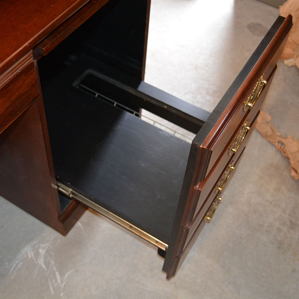 Riverside Furniture Veneer Roll Top Computer Desk with Chair