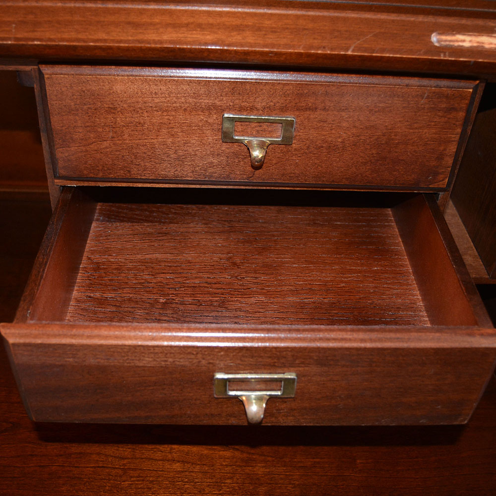 Riverside Furniture Veneer Roll Top Computer Desk with Chair