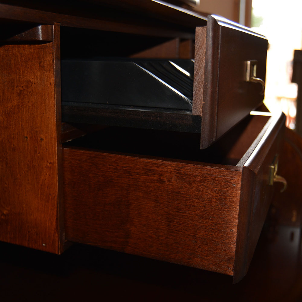 Riverside Furniture Veneer Roll Top Computer Desk with Chair