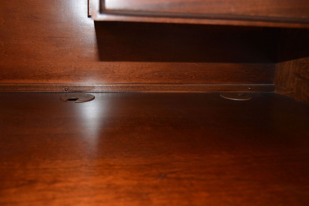 Riverside Furniture Veneer Roll Top Computer Desk with Chair