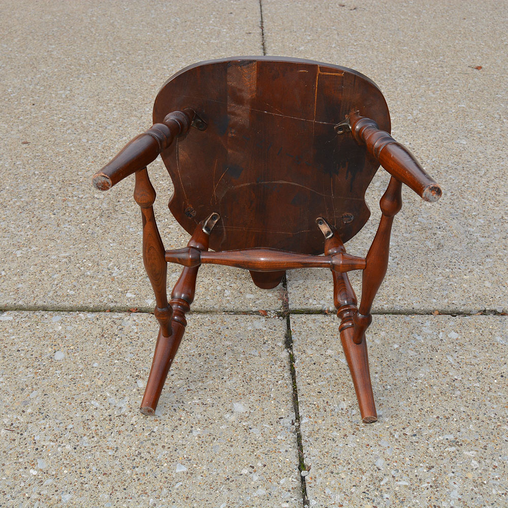 Riverside Furniture Veneer Roll Top Computer Desk with Chair