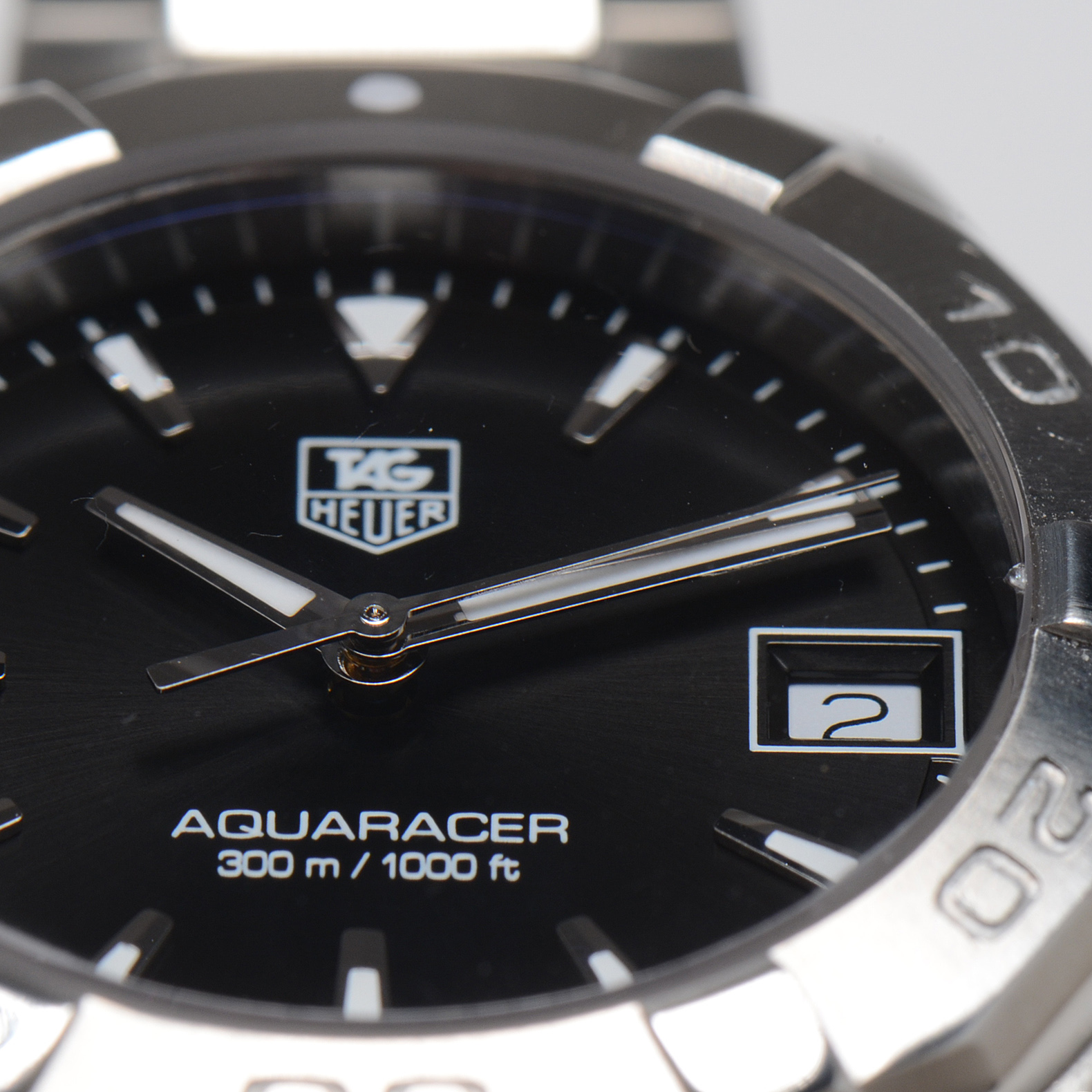 Women's Tag Heuer Aquaracer 300m Stainless Steel Mid-Size Black 32mm Quartz Watch