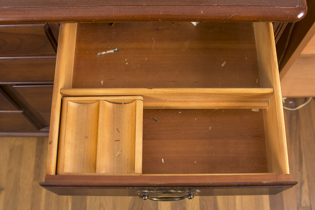 Cherry Wood Chest Of Drawers By Pennsylvania House
