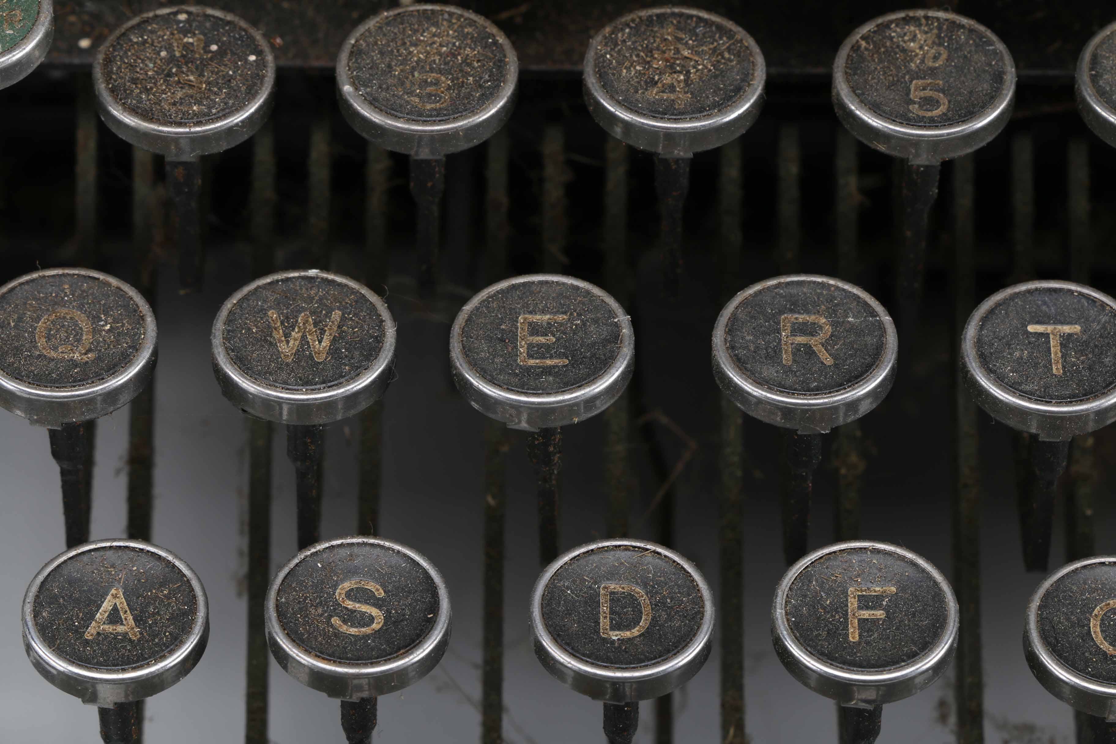 1930s Underwood Noiseless Portable Typewriter