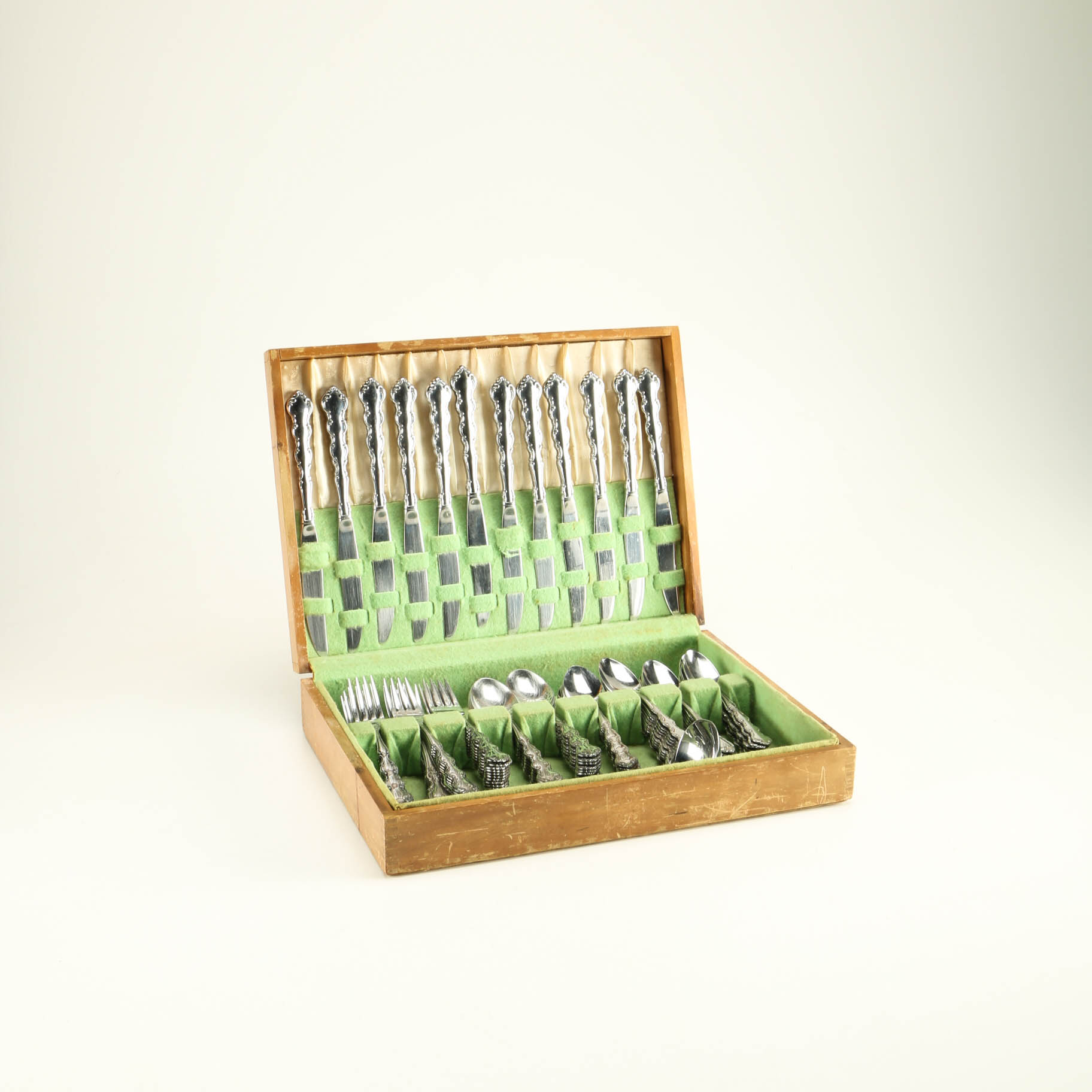 Oneida Stainless Flatware and Storage Box