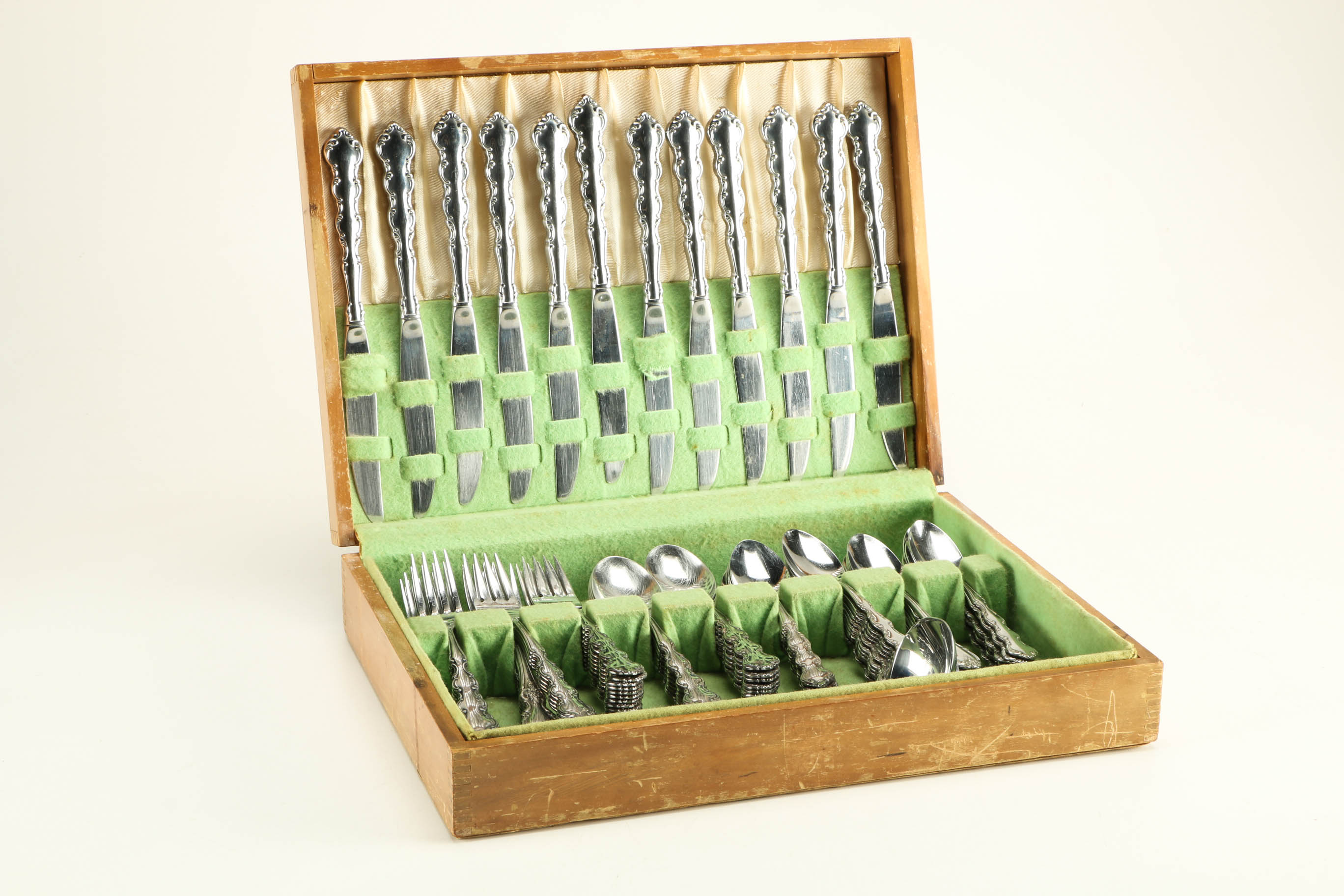 Oneida Stainless Flatware and Storage Box