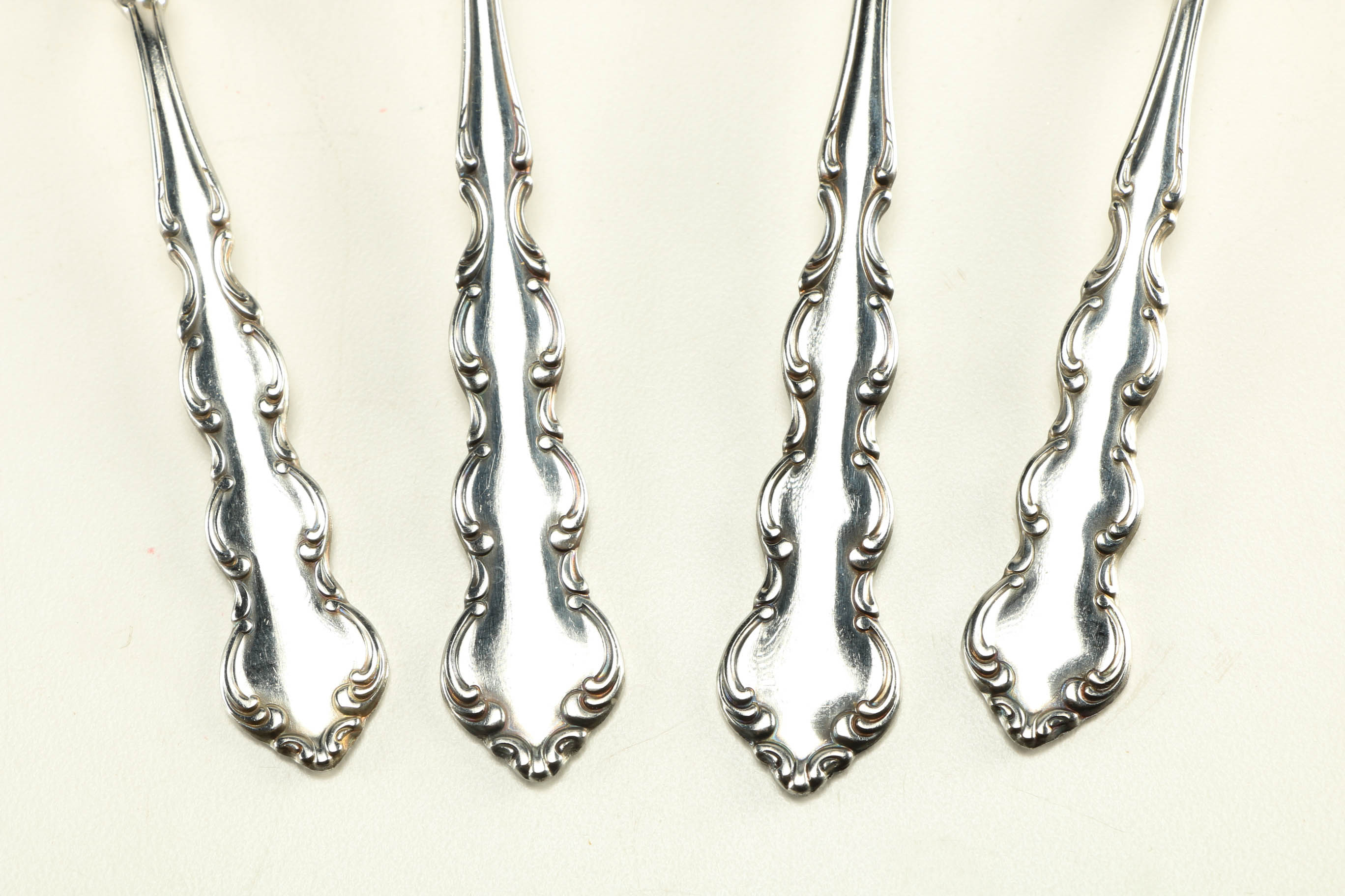 Oneida Stainless Flatware and Storage Box