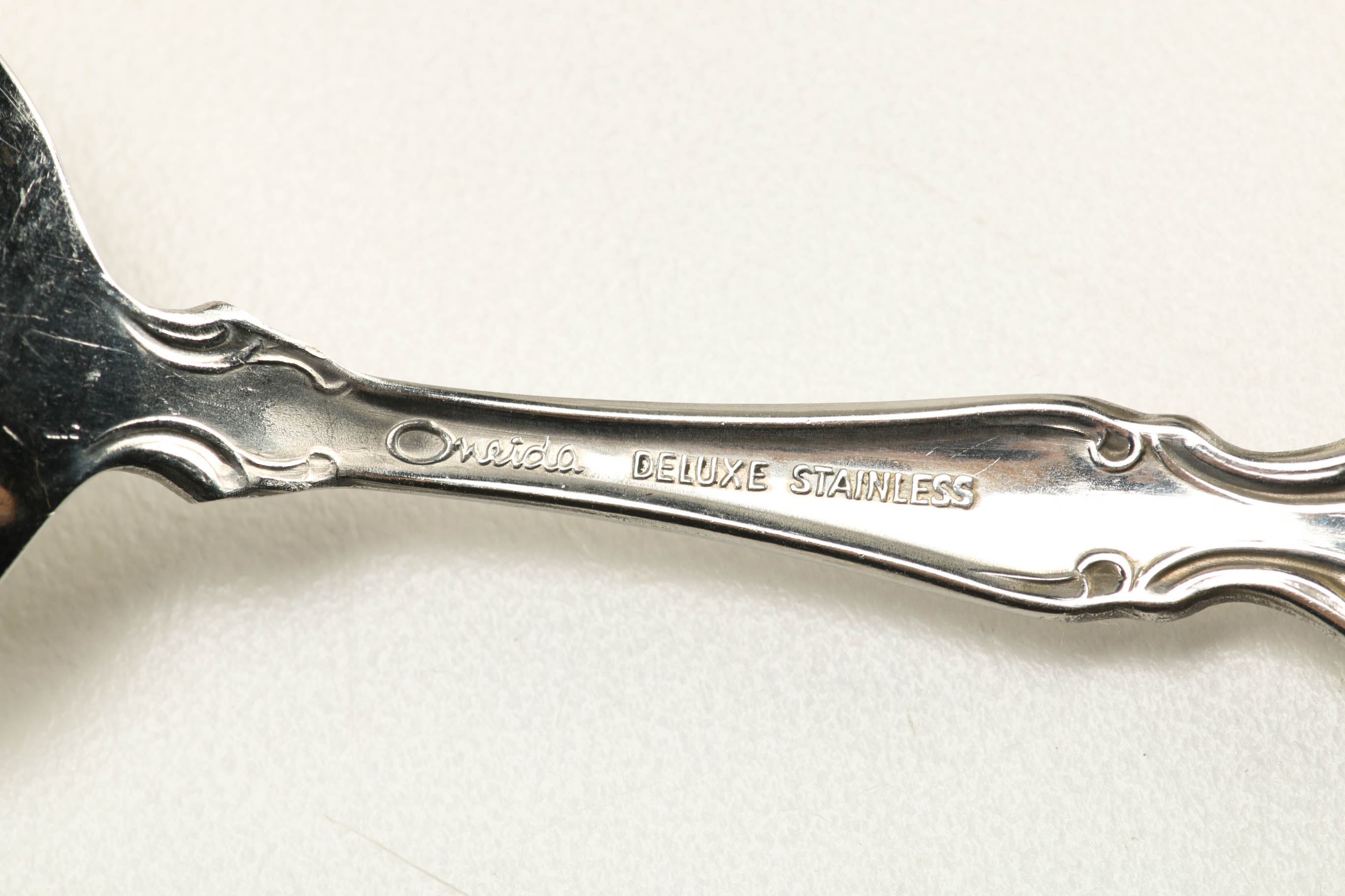 Oneida Stainless Flatware and Storage Box