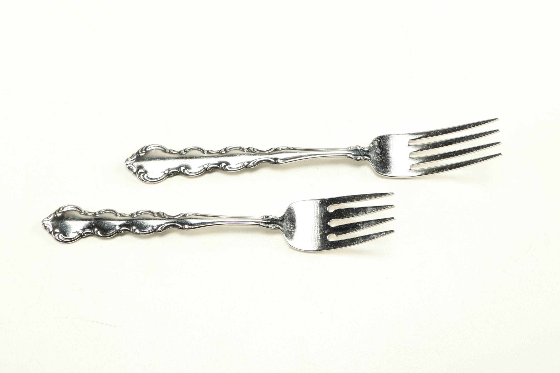 Oneida Stainless Flatware and Storage Box