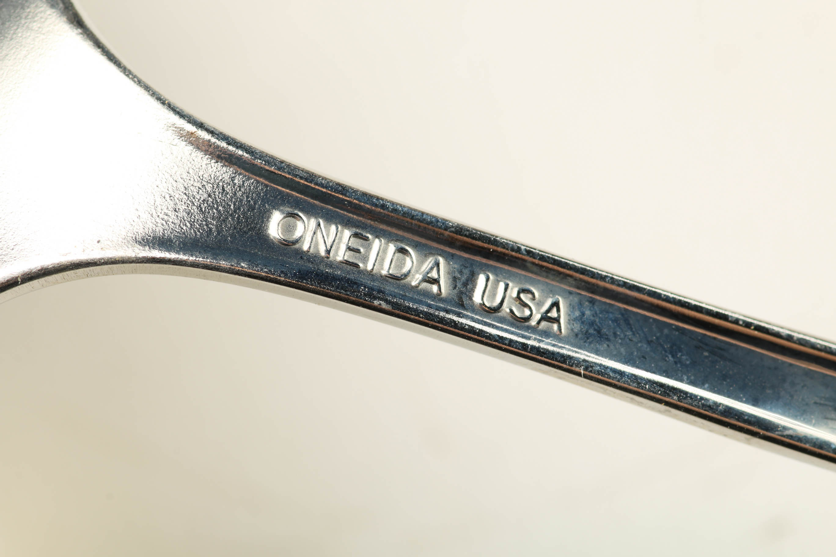 Oneida Stainless Flatware and Storage Box