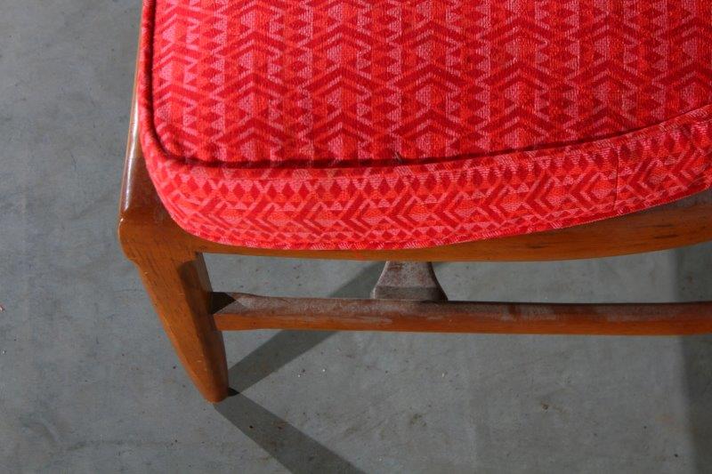 Mid Century Modern Cushioned Lounge chair