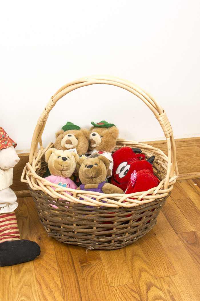 Vintage Stuffed Animals And Raggedy Anne Doll With Chair