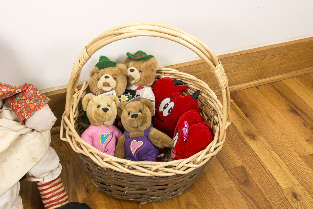 Vintage Stuffed Animals And Raggedy Anne Doll With Chair