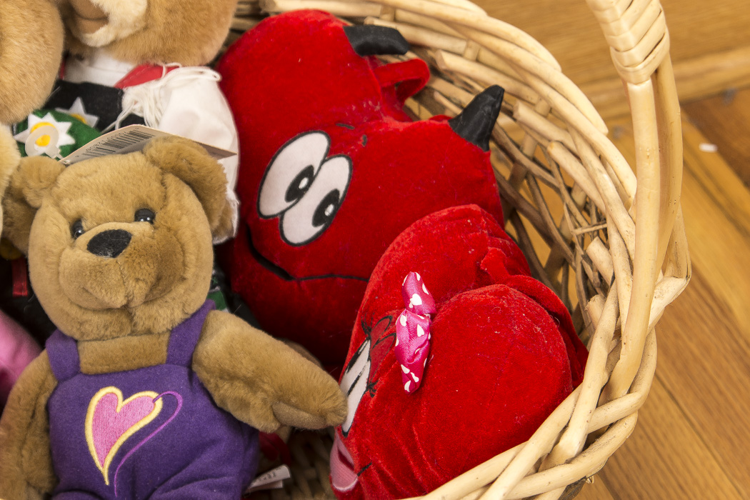 Vintage Stuffed Animals And Raggedy Anne Doll With Chair