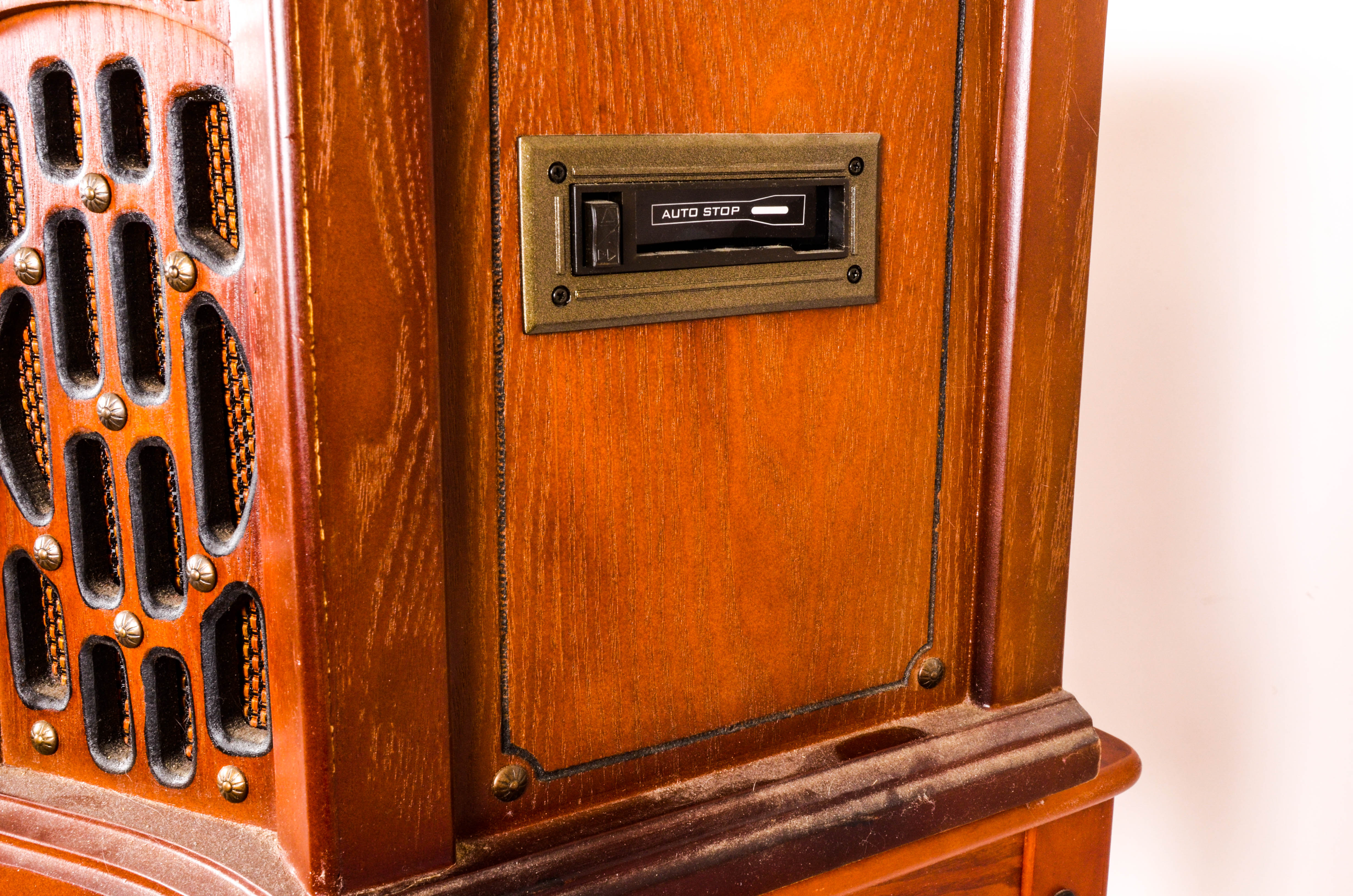 Innovative Technology Vintage Style Stereo Cabinet