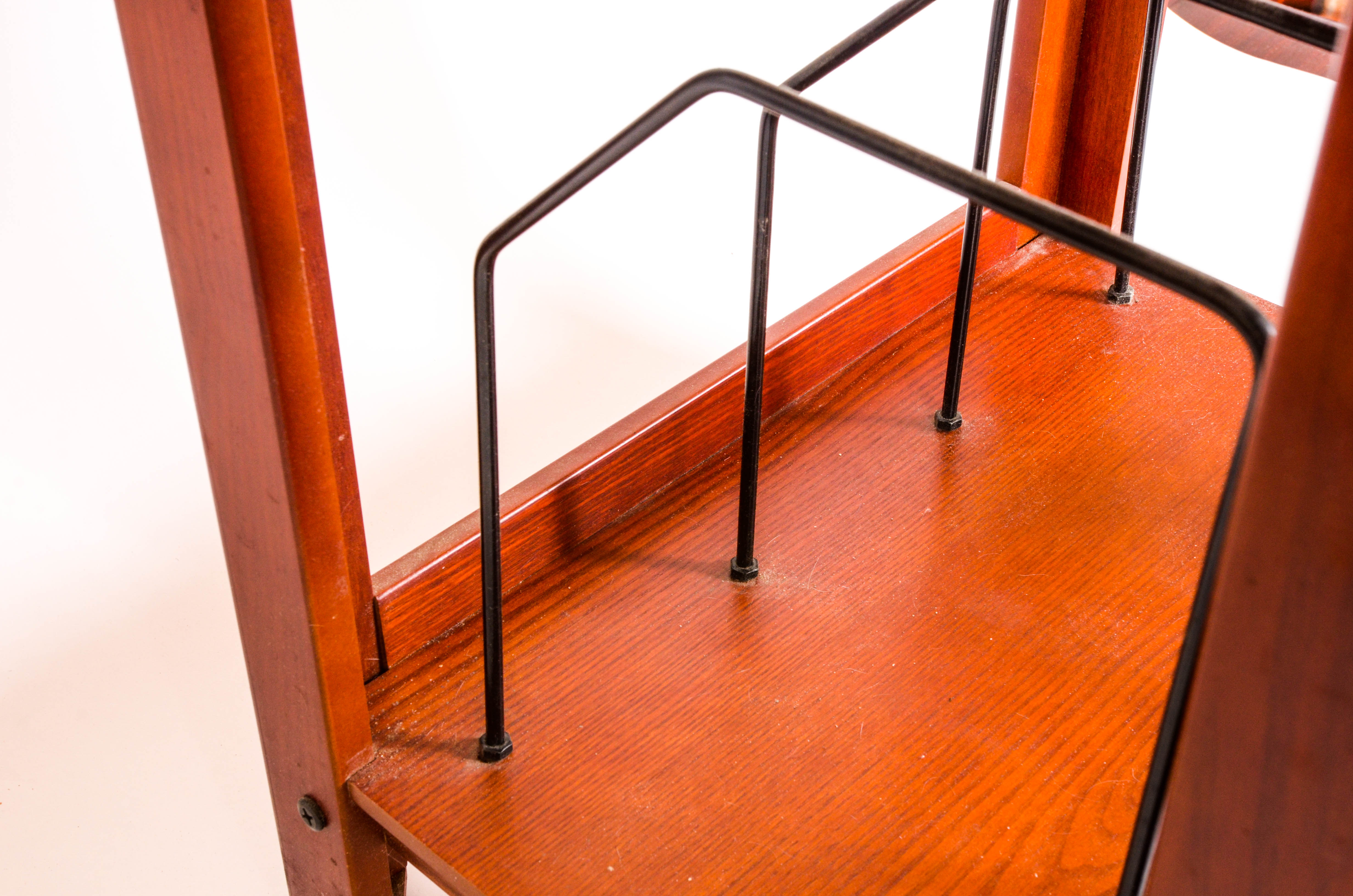 Innovative Technology Vintage Style Stereo Cabinet