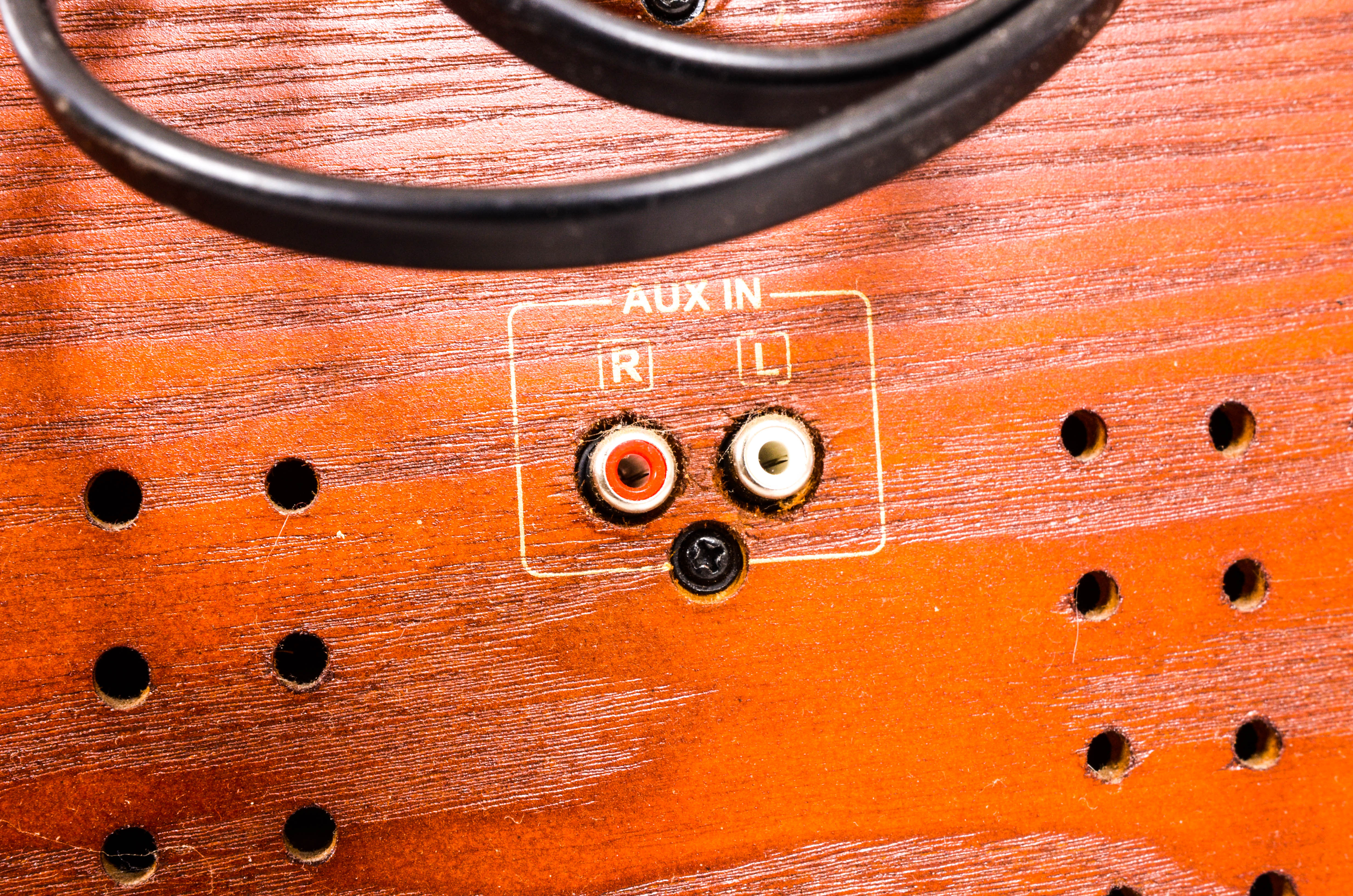 Innovative Technology Vintage Style Stereo Cabinet