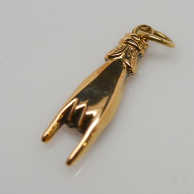18K Yellow Gold Italian Mano Cornuto Charm/Pendant