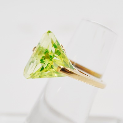 10K Yellow Gold Fantasy Cut Synthetic Spinel Ring