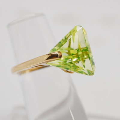 10K Yellow Gold Fantasy Cut Synthetic Spinel Ring