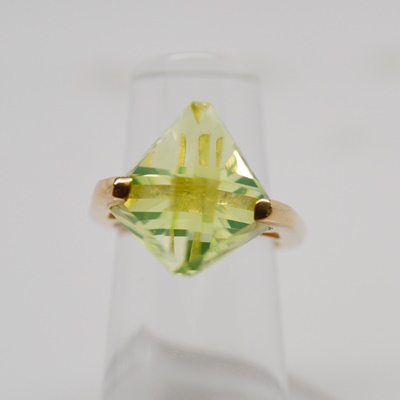 10K Yellow Gold Fantasy Cut Synthetic Spinel Ring
