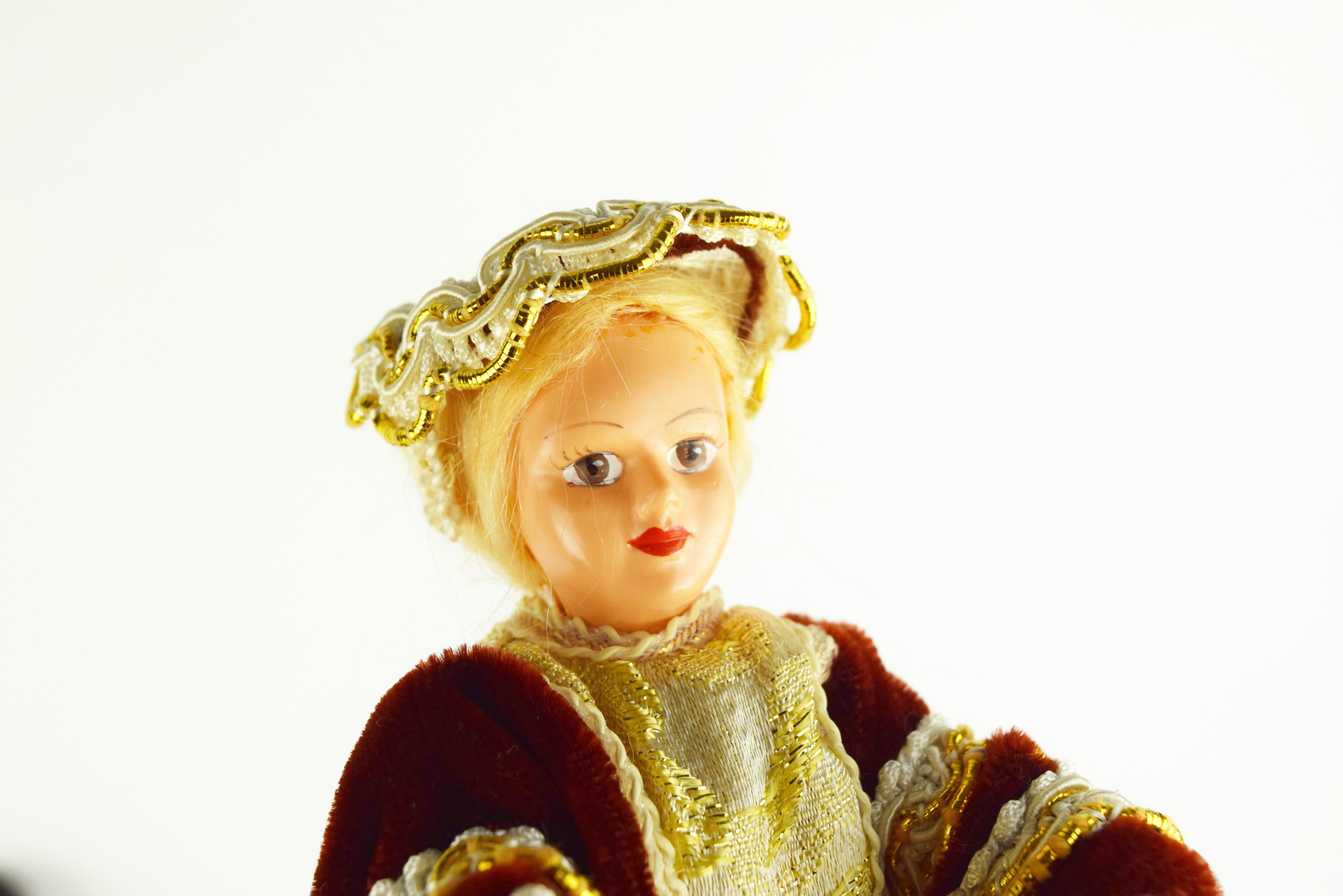 Peggy Nisbet Collector's Costume Dolls, Henry VIII and Wives