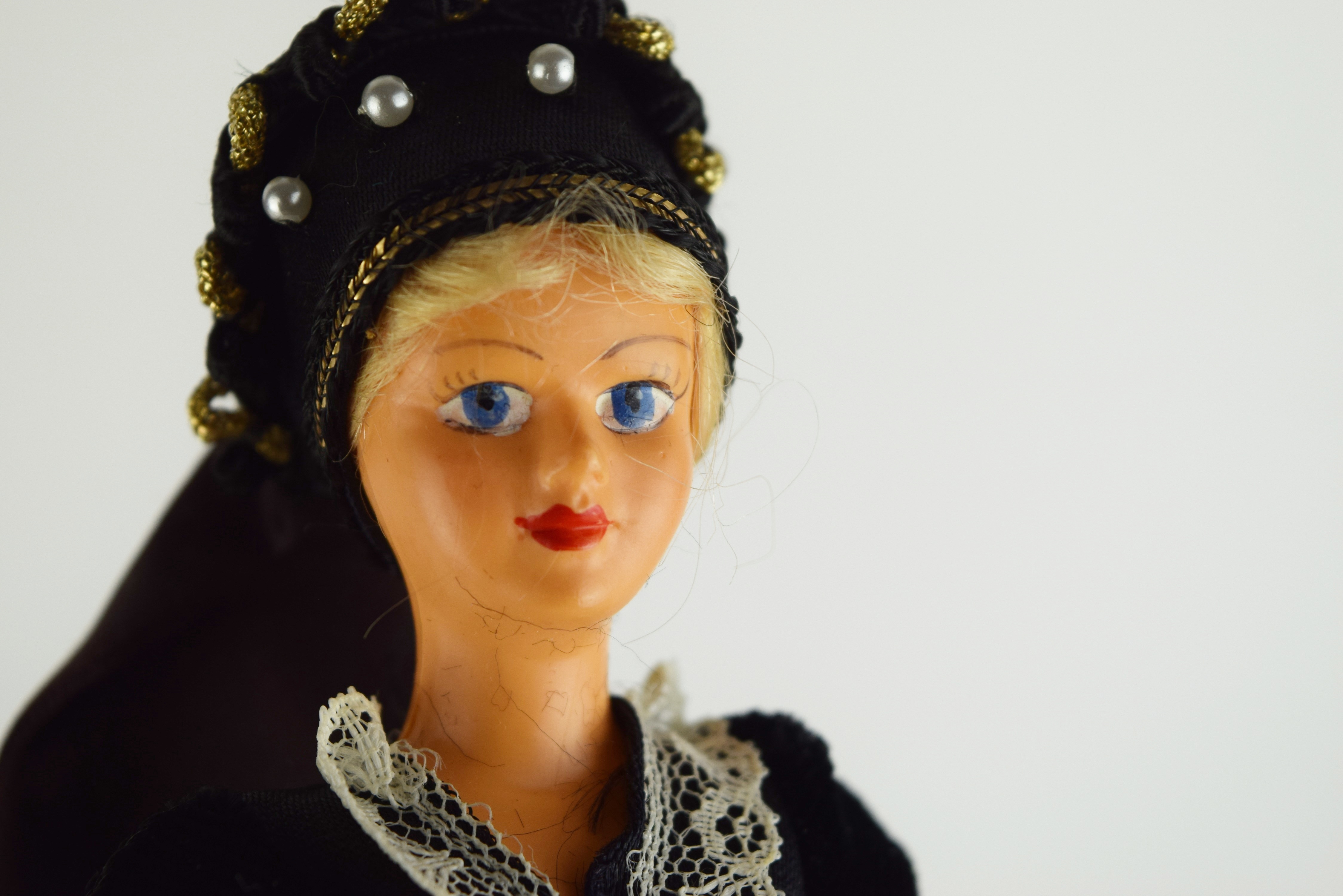 Peggy Nisbet Collector's Costume Dolls, Henry VIII and Wives