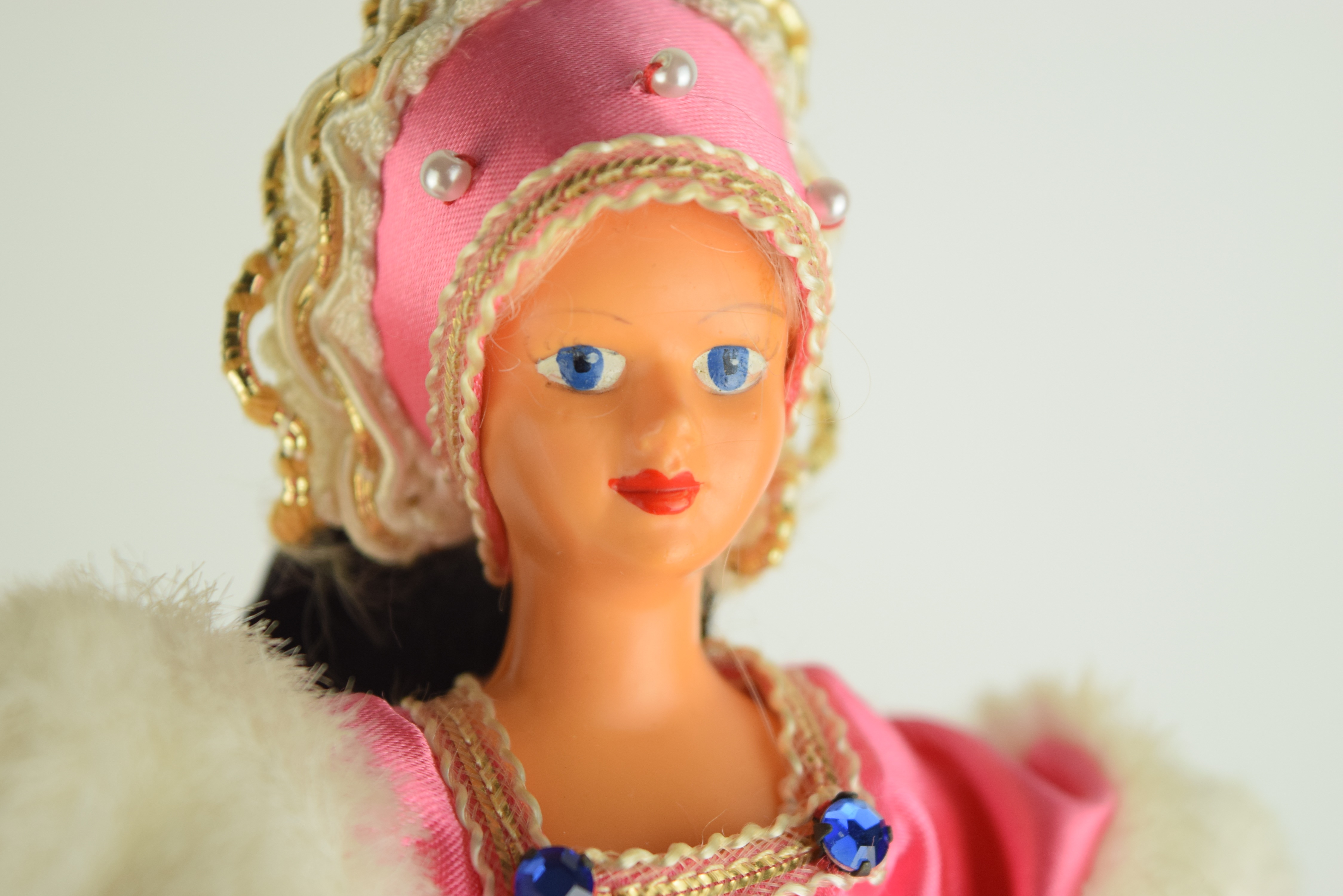 Peggy Nisbet Collector's Costume Dolls, Henry VIII and Wives