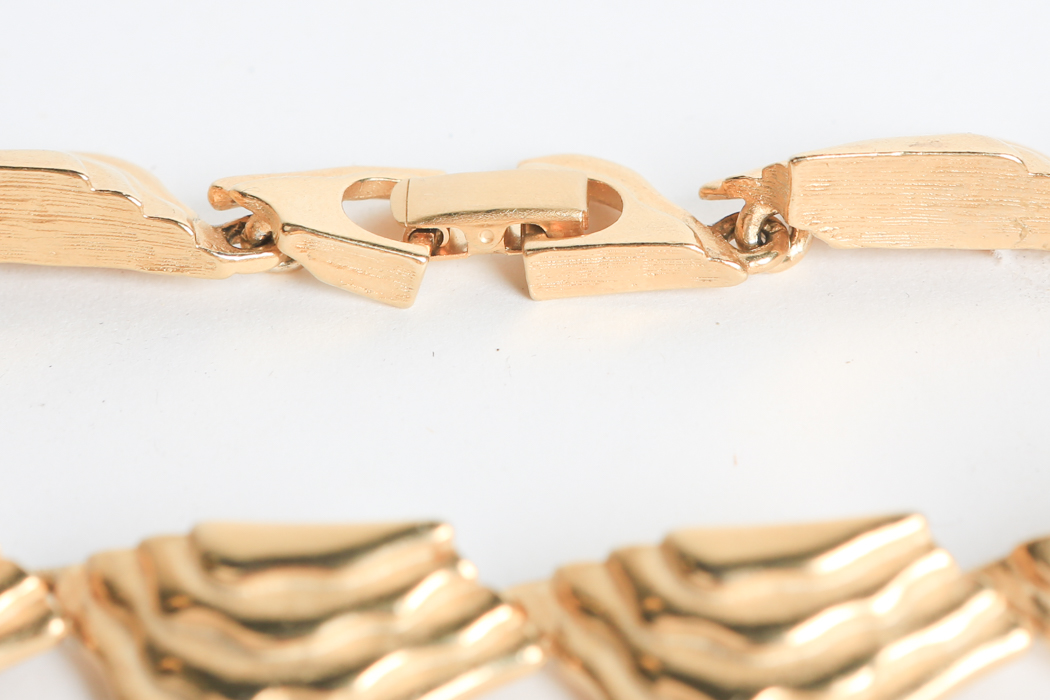 Modernist Abstract Wave Design Gold Tone Necklace