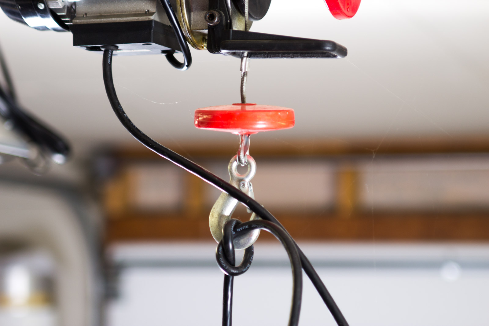 Chicago Electric Power Tools 93251 Electric Hoist