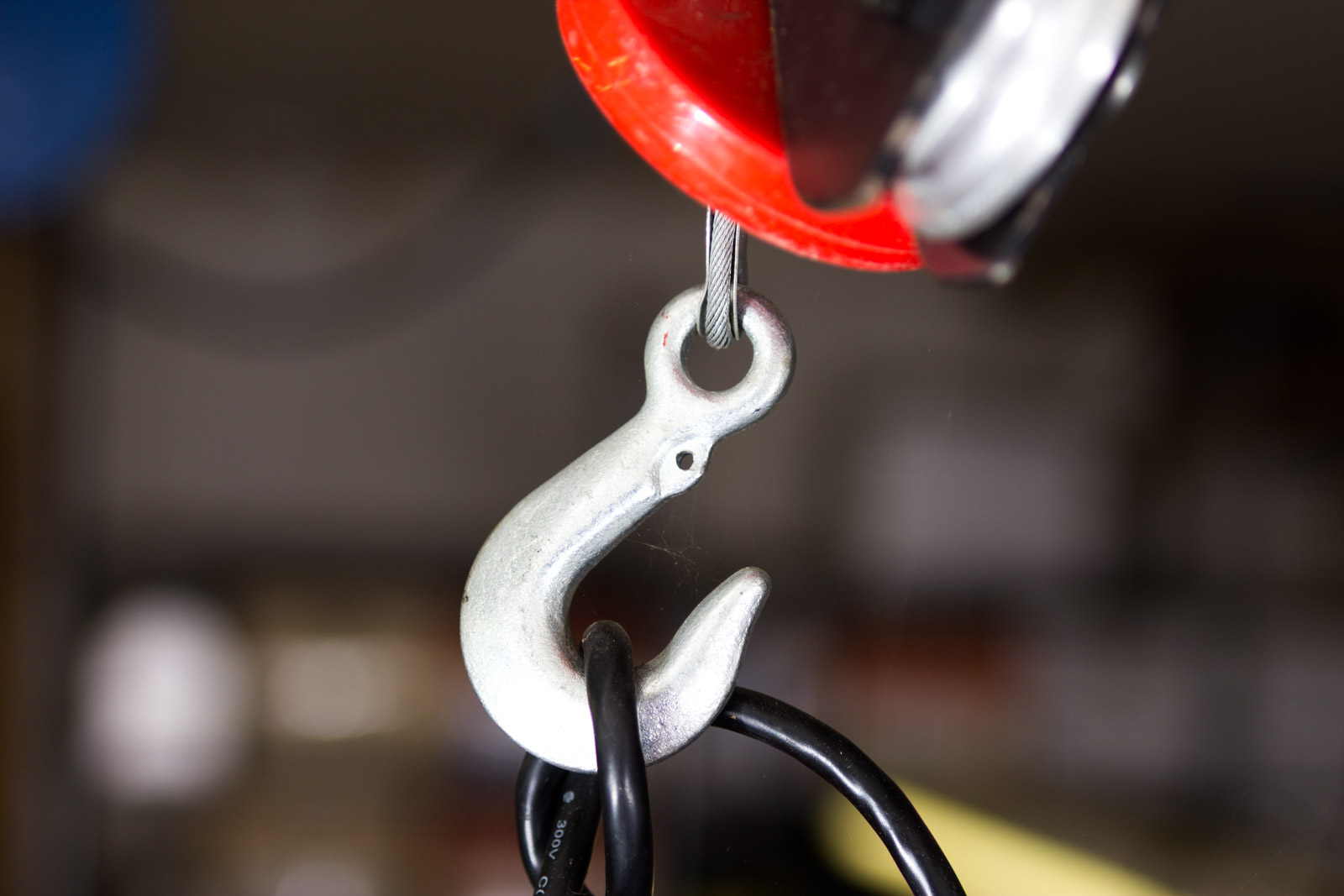 Chicago Electric Power Tools 93251 Electric Hoist