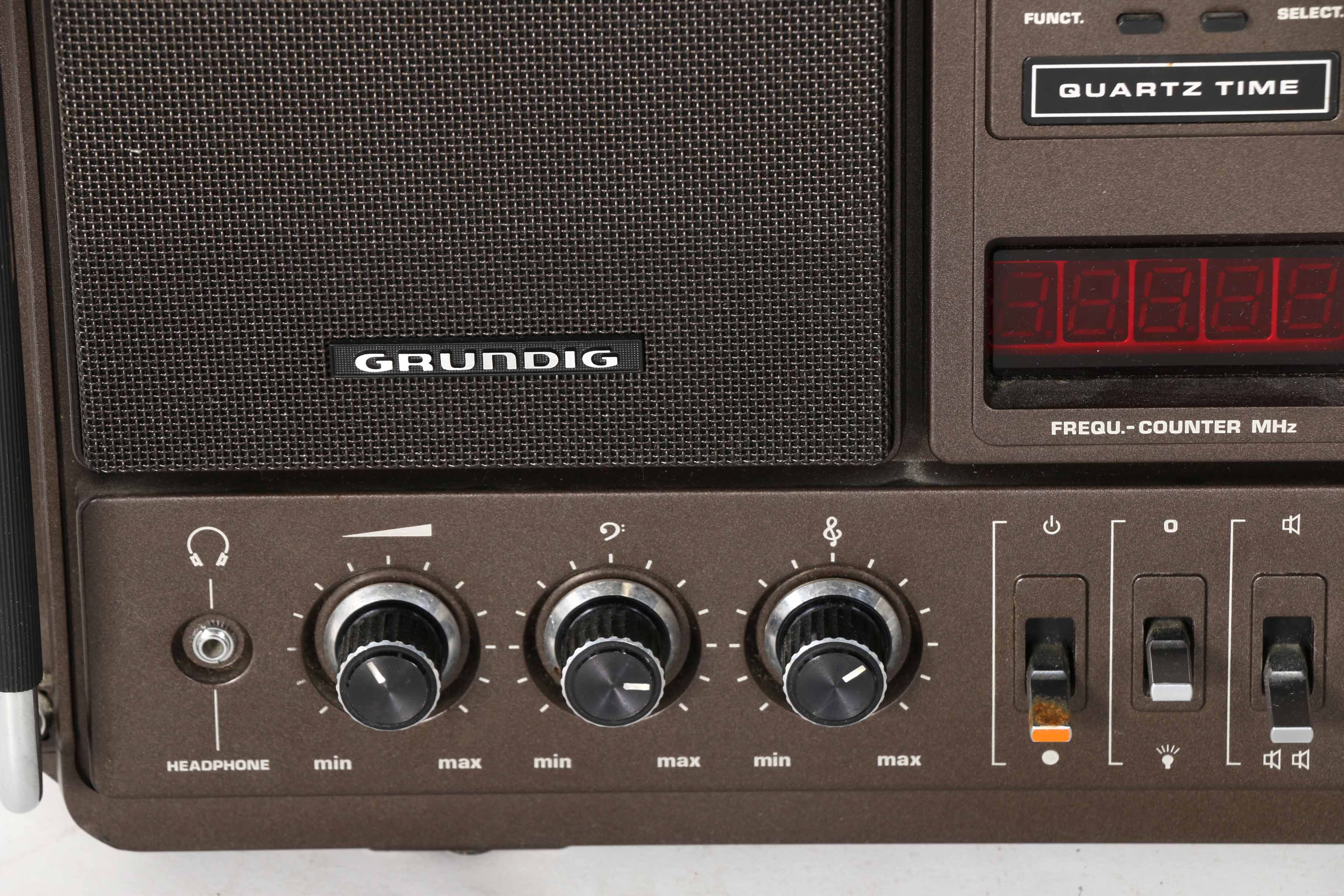 Grundig Satellit 3400 Satellite Radio