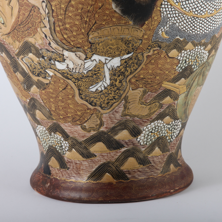 Japanese Meiji Period Thousand Face Satsuma Ware Vase