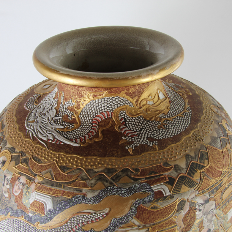 Japanese Meiji Period Thousand Face Satsuma Ware Vase