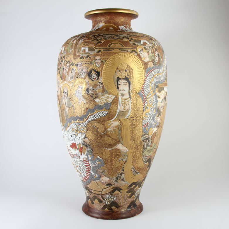 Japanese Meiji Period Thousand Face Satsuma Ware Vase