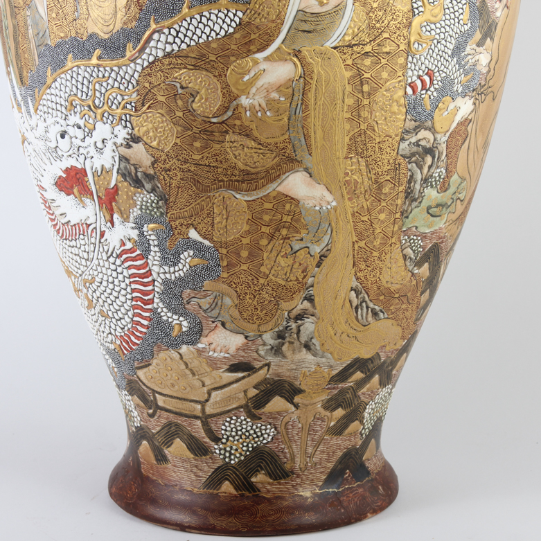Japanese Meiji Period Thousand Face Satsuma Ware Vase