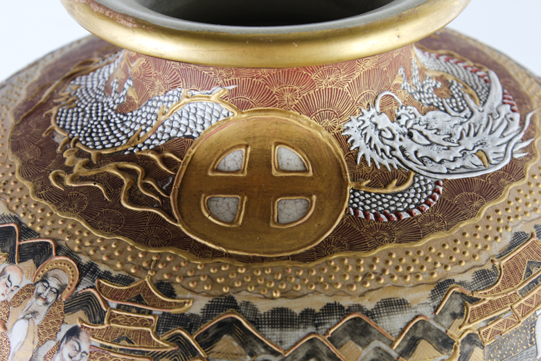 Japanese Meiji Period Thousand Face Satsuma Ware Vase