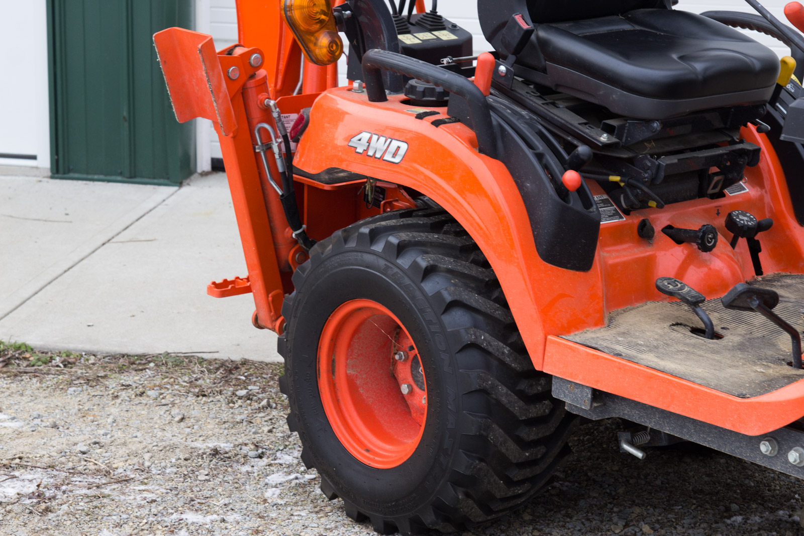 Kubota BX25DLB Tractor with Loader and Backhoe Attachments