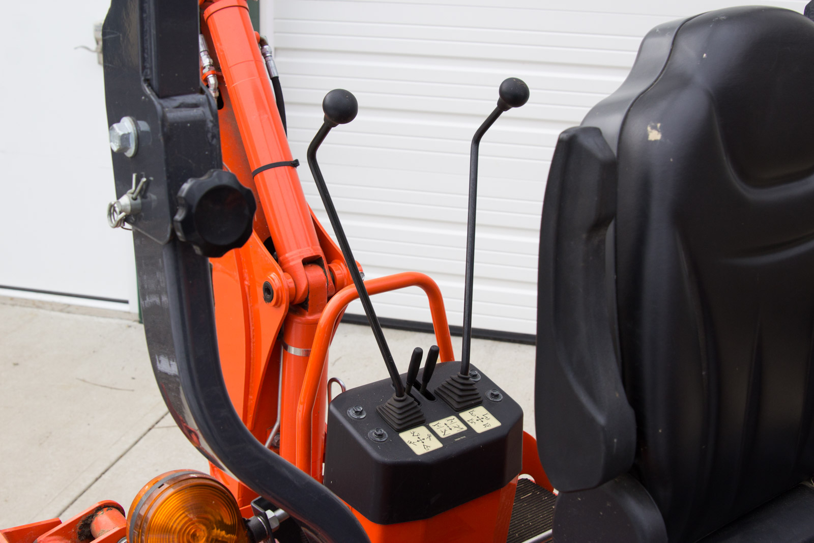 Kubota BX25DLB Tractor with Loader and Backhoe Attachments