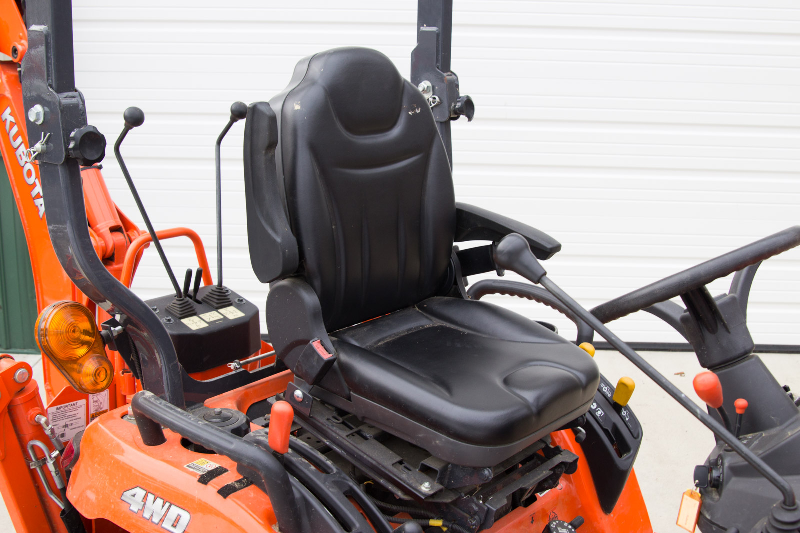 Kubota BX25DLB Tractor with Loader and Backhoe Attachments