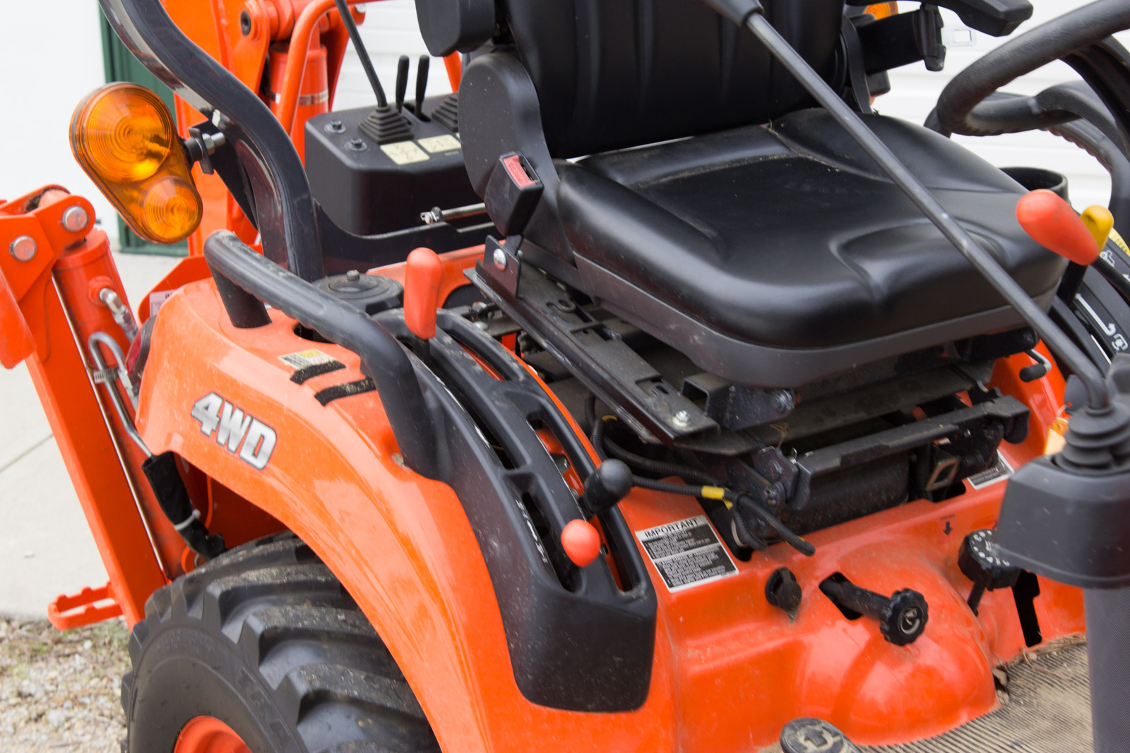 Kubota BX25DLB Tractor with Loader and Backhoe Attachments