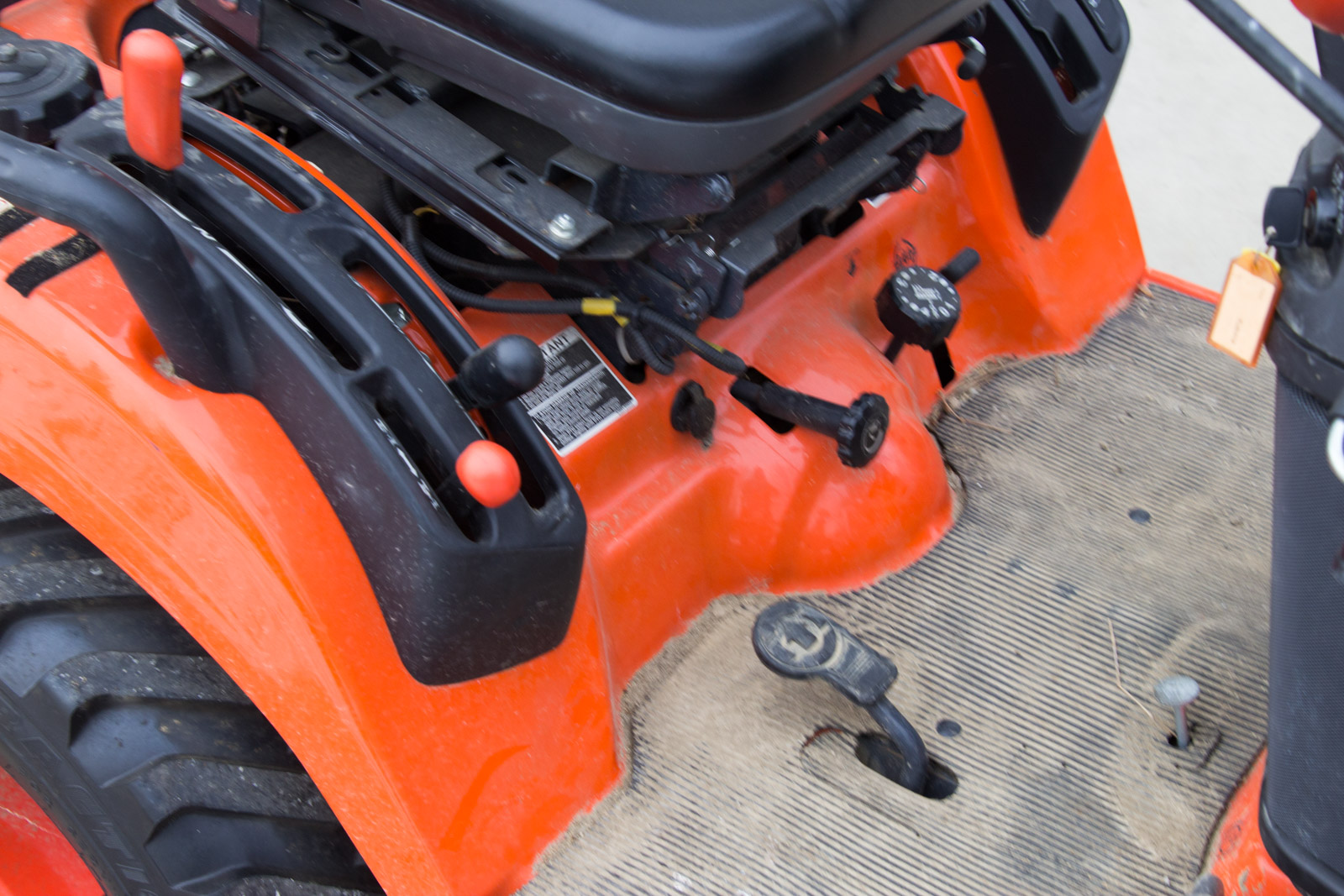 Kubota BX25DLB Tractor with Loader and Backhoe Attachments