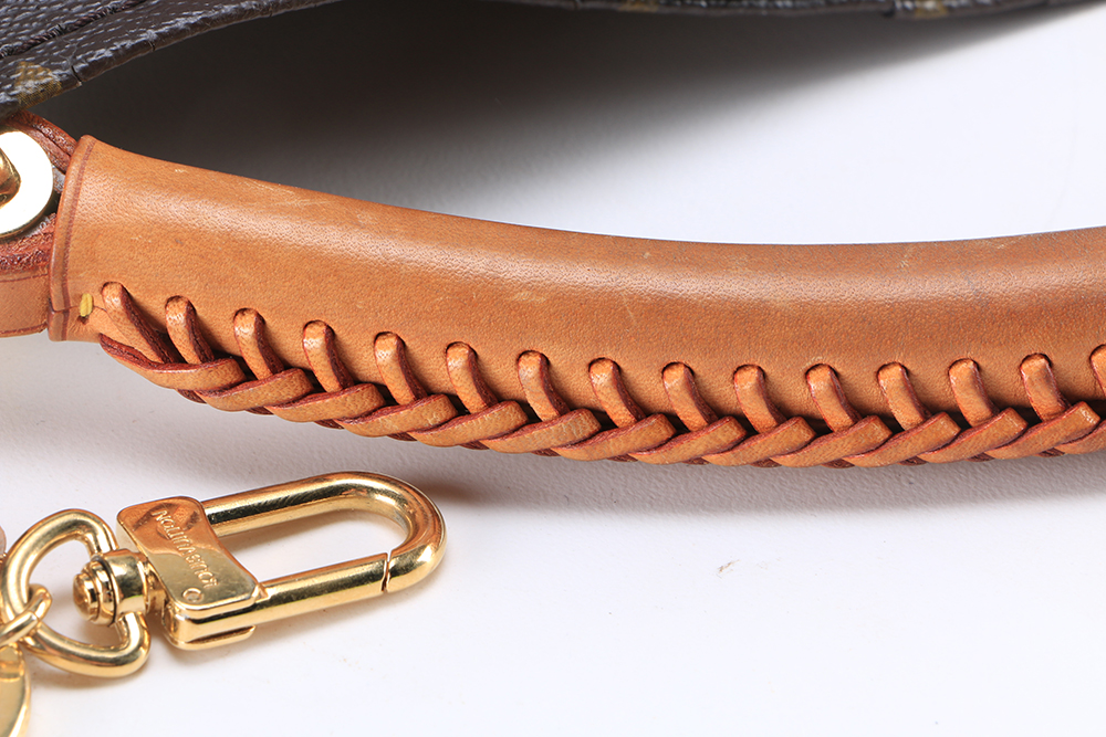 Louis Vuitton Monogram Artsy Bag