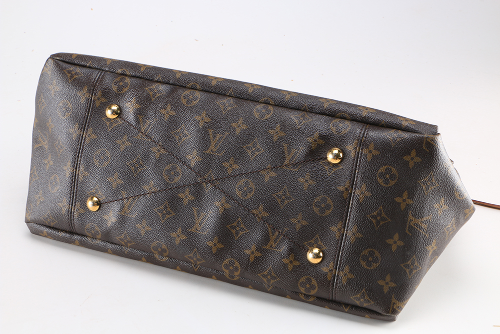 Louis Vuitton Monogram Artsy Bag